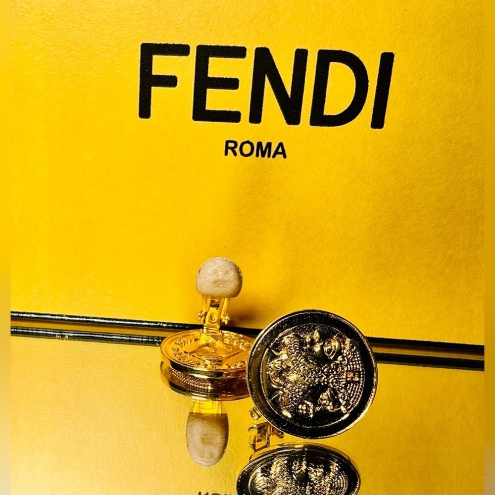 Rare Vintage Fendi Roma Italy Gold-Tone Janus Face Coin Clip-On Earrings - Picture 10 of 11